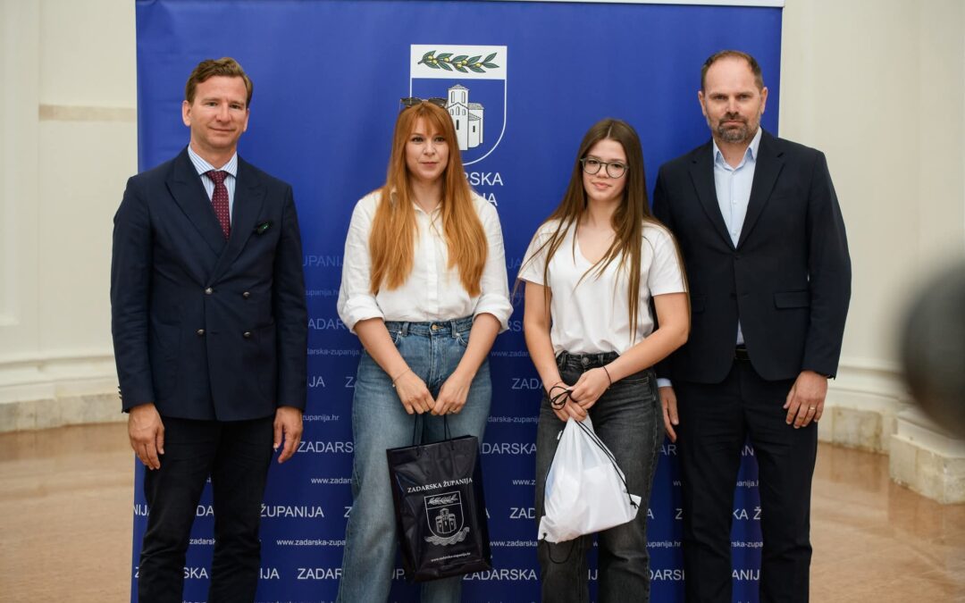 Valentina Vukić i Andrijana Simičić na svečanom primanju kod župana